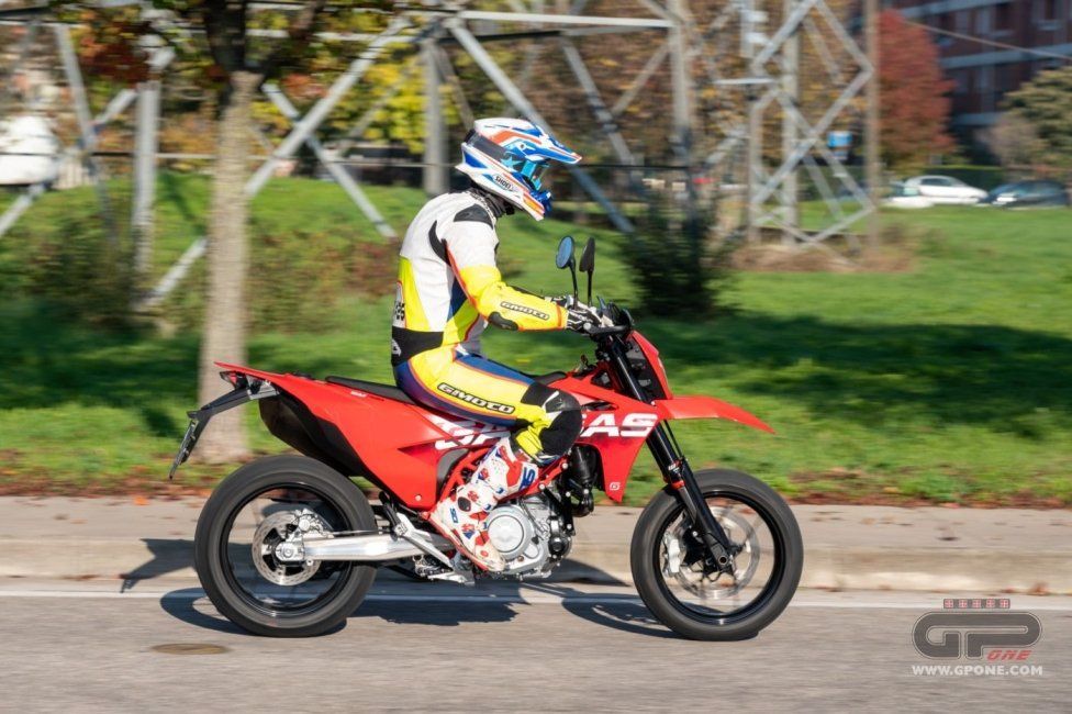 Moto - Test: GASGAS SM700, motardone ispanico all’ennesima potenza