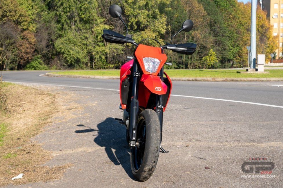 Moto - Test: GASGAS SM700, motardone ispanico all’ennesima potenza