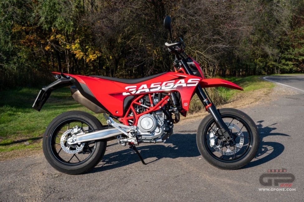 Moto - Test: GASGAS SM700, motardone ispanico all’ennesima potenza