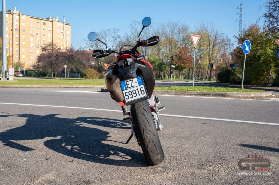 Moto - Test: GASGAS SM700, motardone ispanico all’ennesima potenza