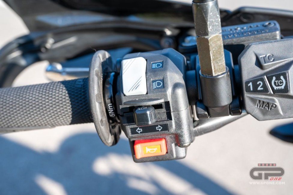 Moto - Test: GASGAS SM700, motardone ispanico all’ennesima potenza