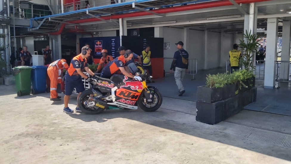 Moto2: Gonzalez domina le FP1, male Acosta fa un highside e salta la sessione