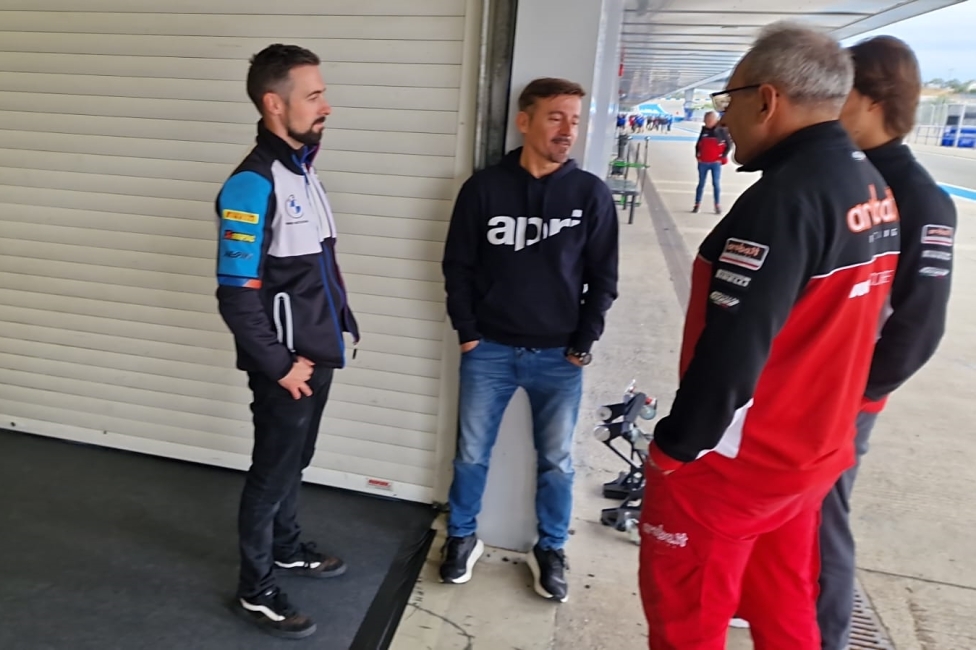 WSBK: C'è anche Max Biaggi a Jerez con la sua Aprilia RSV4 X!