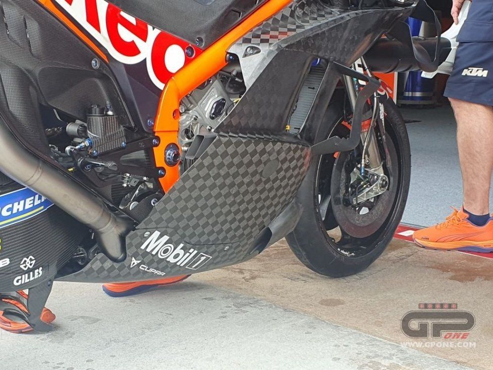 MotoGP: KTM si incolla al suolo: spuntano i diffusori sulla RC16 a Sepang