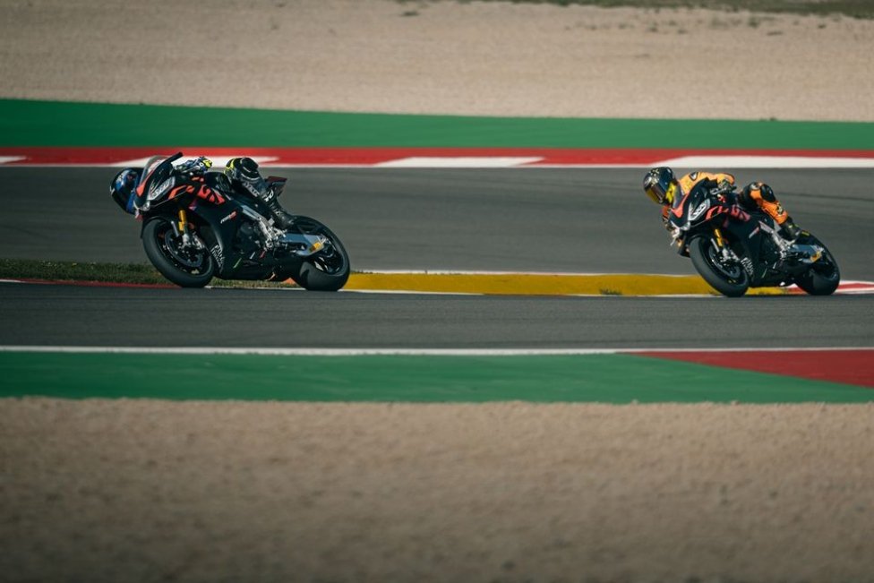 Moto - News: Aprilia Pro Experience 2023: domenica 28 maggio a Misano con Max Biaggi