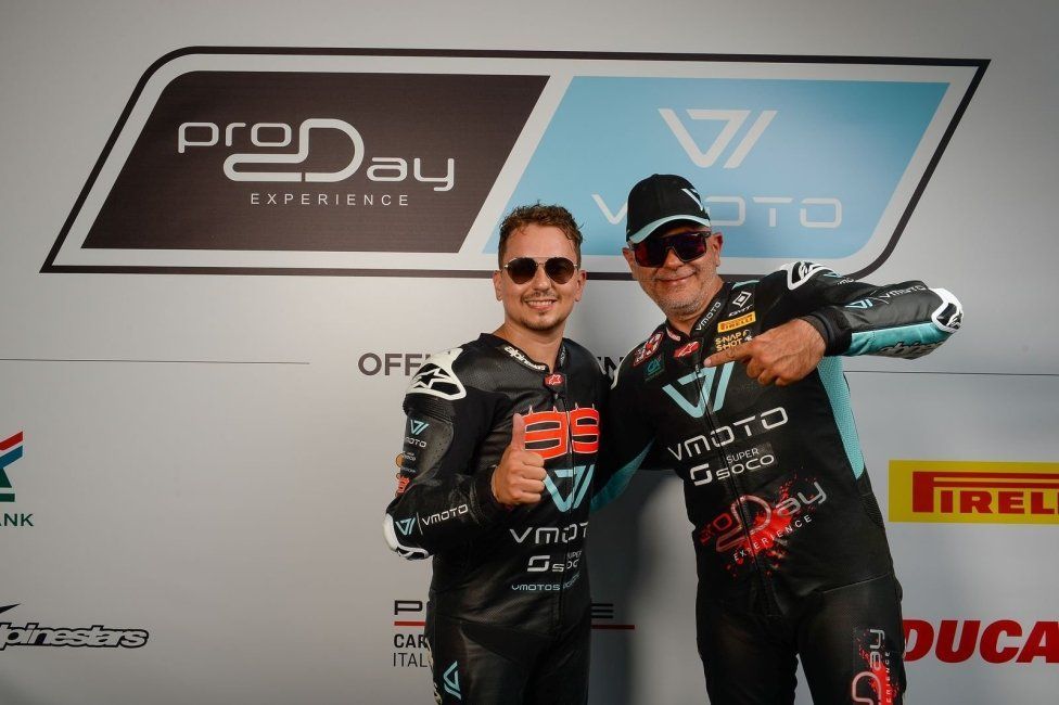 News: Jorge Lorenzo guida la carica del terzo Pro Day VMoto Soco 2023