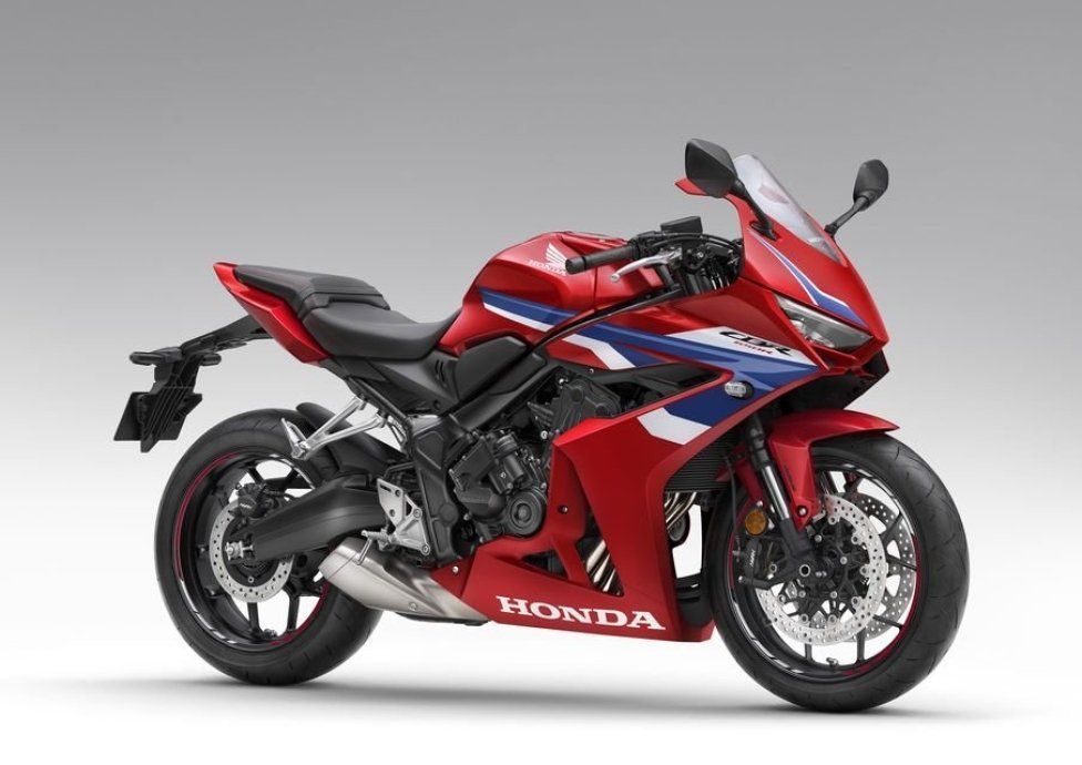 EICMA: Honda CBR650R 2024: rinnovata la sportiva giapponese, anche con E-Clutch