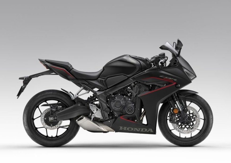 EICMA: Honda CBR650R 2024: rinnovata la sportiva giapponese, anche con E-Clutch