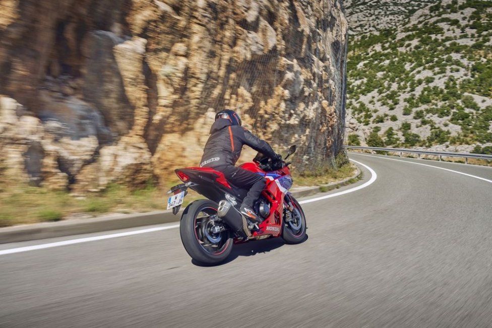 EICMA: Honda CBR500R 2024: la supersportiva dedicata ai 18enni