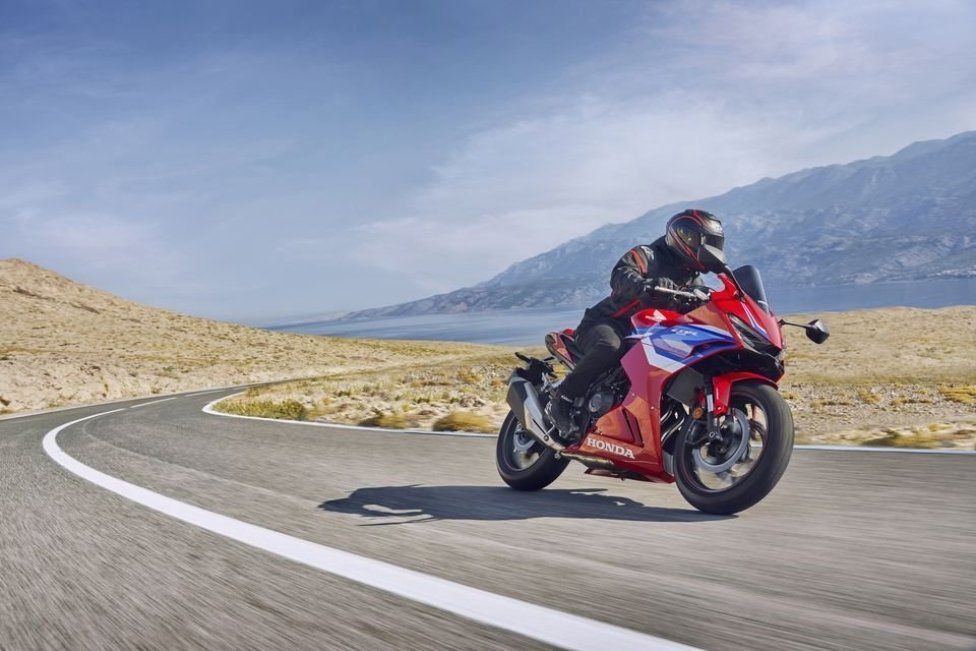 EICMA: Honda CBR500R 2024: la supersportiva dedicata ai 18enni