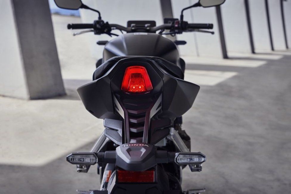 EICMA: Honda CB650R 2024: raffinato restyling per la "Neo Sports Cafè" 