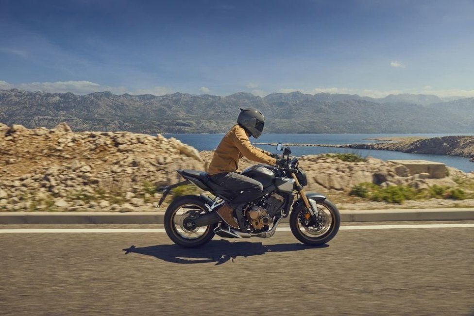 EICMA: Honda CB650R 2024: raffinato restyling per la "Neo Sports Cafè" 