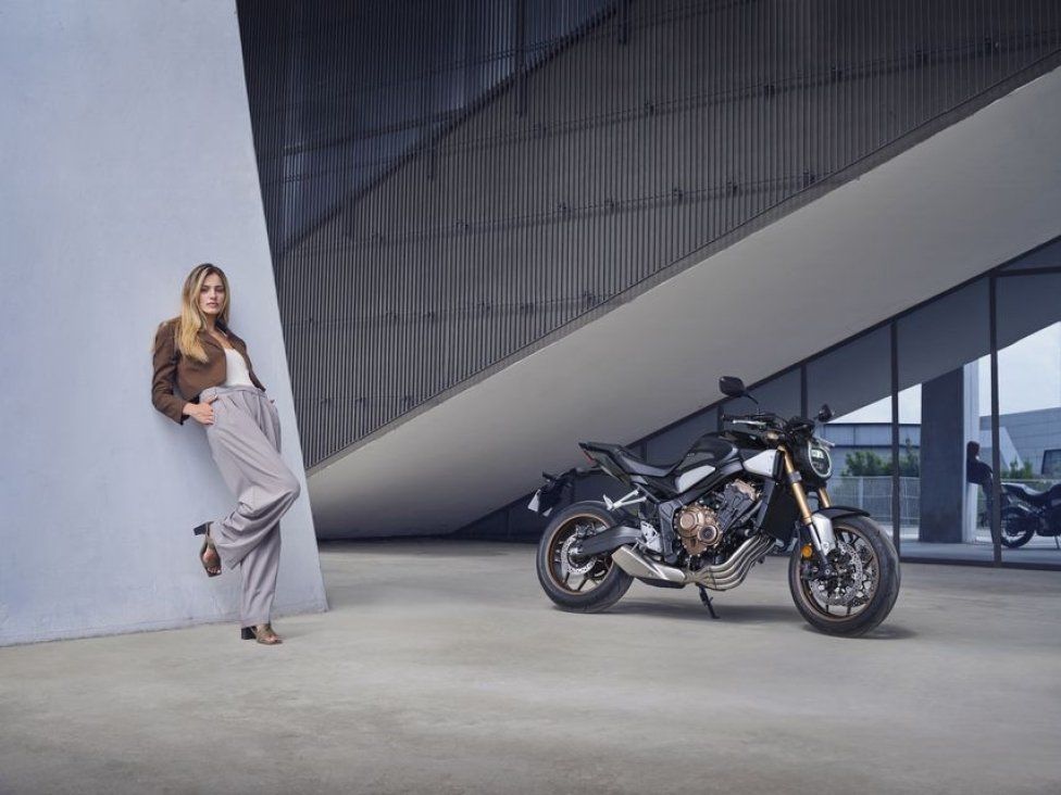EICMA: Honda CB650R 2024: raffinato restyling per la "Neo Sports Cafè" 