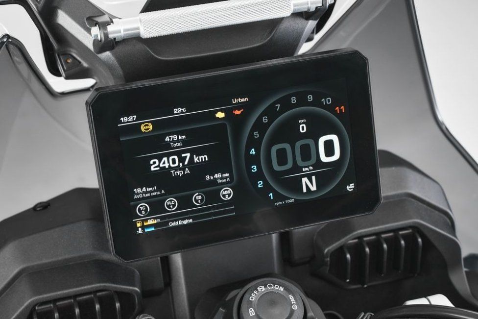 EICMA: MV Agusta LXP Orioli: l'adventure star di EICMA 2023