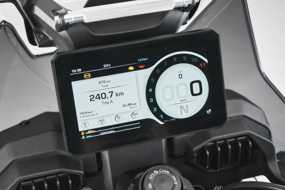EICMA: MV Agusta LXP Orioli: l'adventure star di EICMA 2023