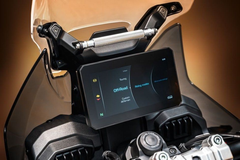 EICMA: MV Agusta LXP Orioli: l'adventure star di EICMA 2023