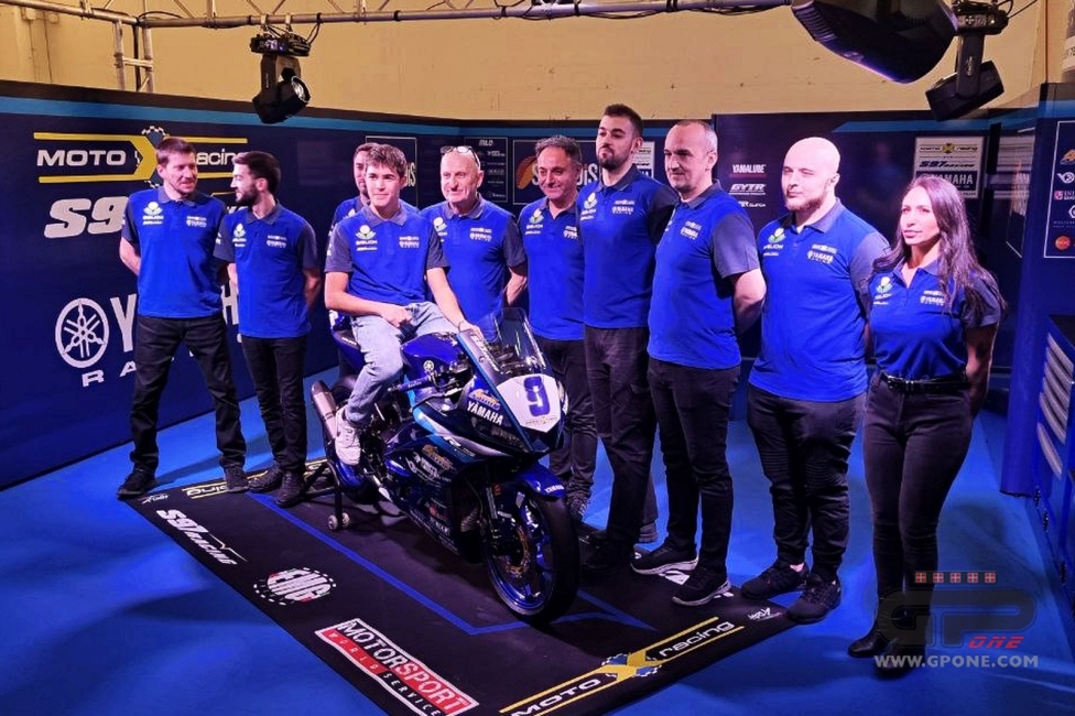 WSBK: Motoxracing inaugura il 2024 svelando la Yamaha R1 di Bradley Ray