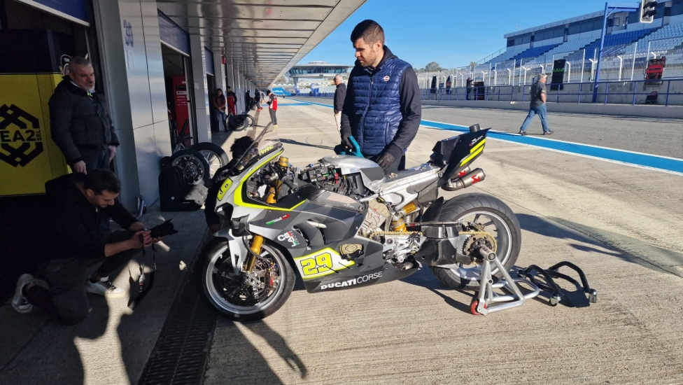 WSBK: Bulega inarrestabile: mette la firma con record sui test a Jerez