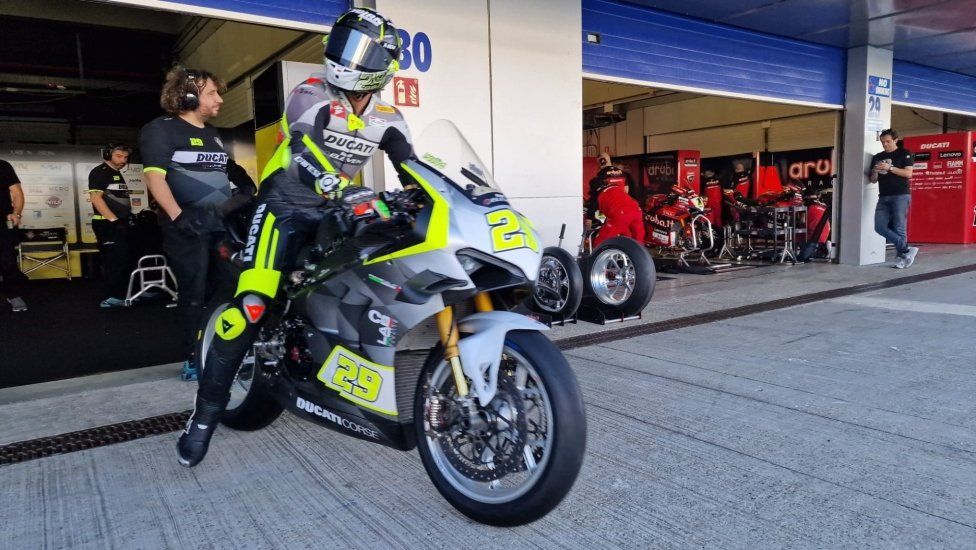 WSBK: Bulega inarrestabile: mette la firma con record sui test a Jerez