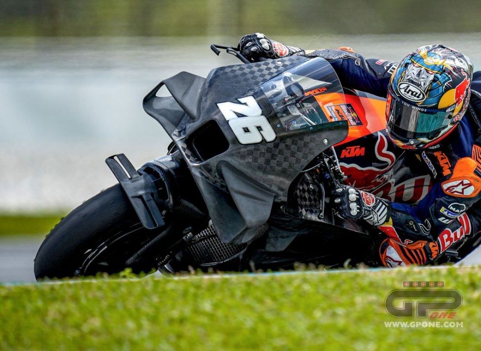 MotoGP: Pedrosa porta in pista la moto coi baffi: un'ala sul parafango della KTM