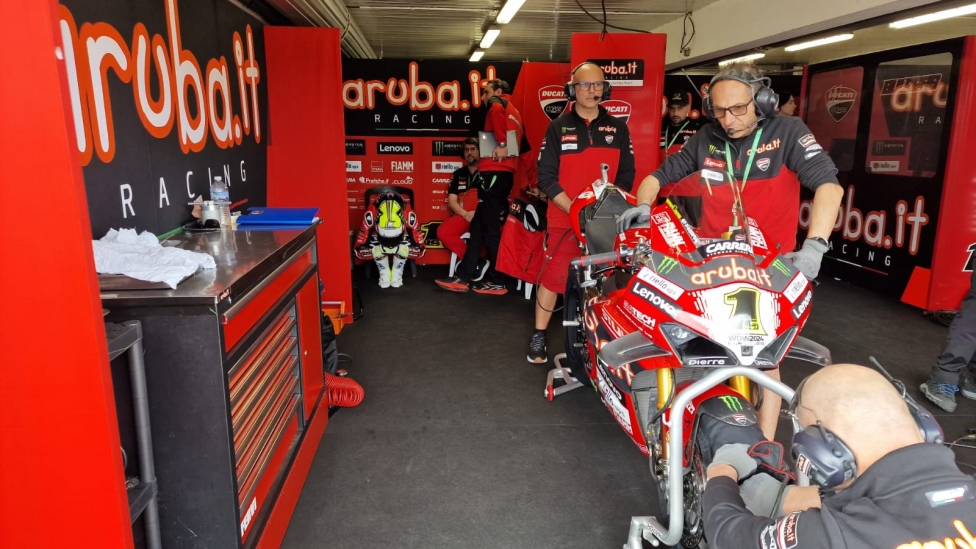 WSBK: L'Italia s'è desta a Phillip Island: Bulega trionfa davanti a Locatelli e Iannone