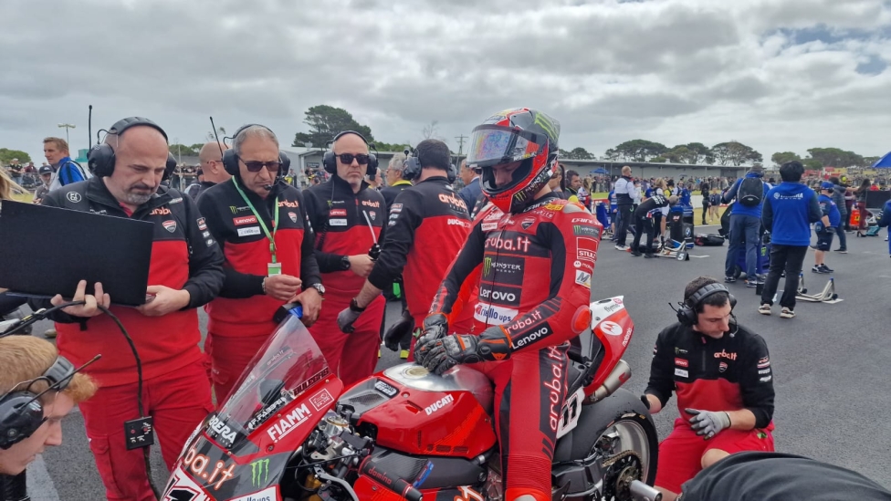 WSBK: L'Italia s'è desta a Phillip Island: Bulega trionfa davanti a Locatelli e Iannone
