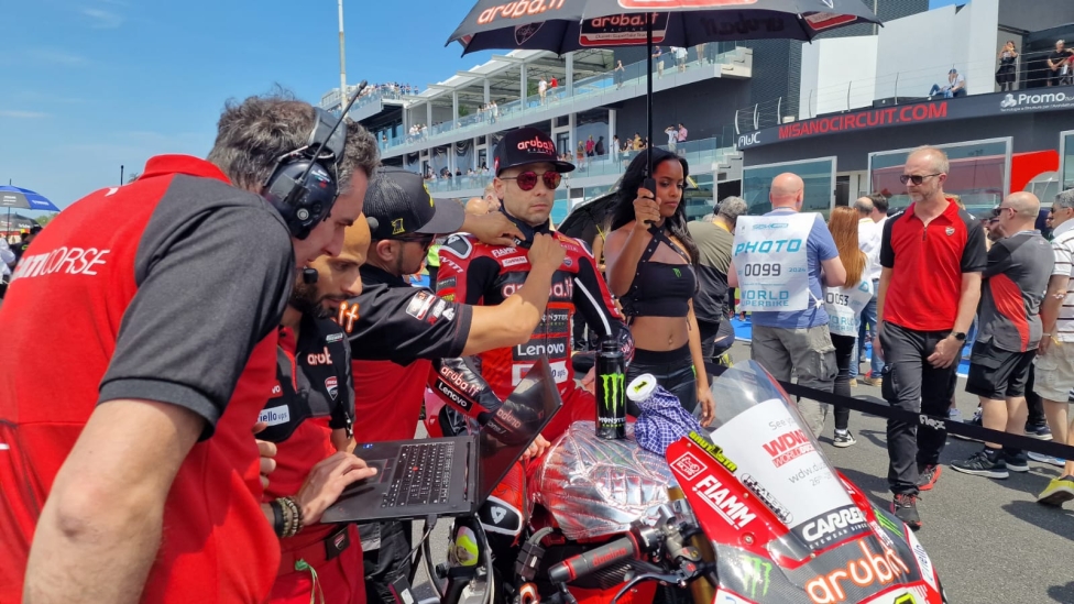 WSBK: Colpo grosso BMW: Toprak batte Bulega e Bautista in Gara 1 a Misano