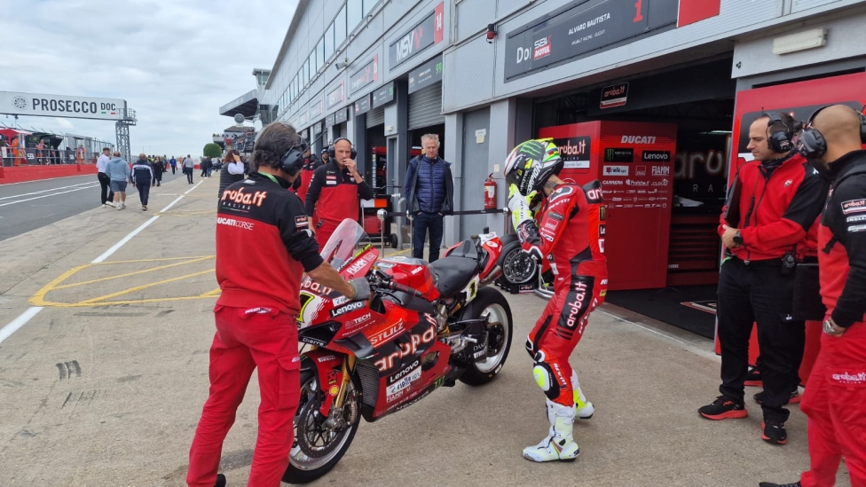 WSBK: Toprak implacabile: è tripletta anche a Donington! 2° Bulega, 5° Bautista