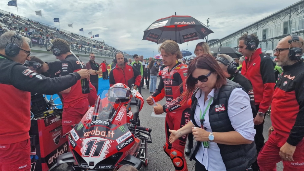 WSBK: Bulega-Petrucci: Ducati spara la doppietta in Gara 2 a Magny-Cours, 3° Gerloff