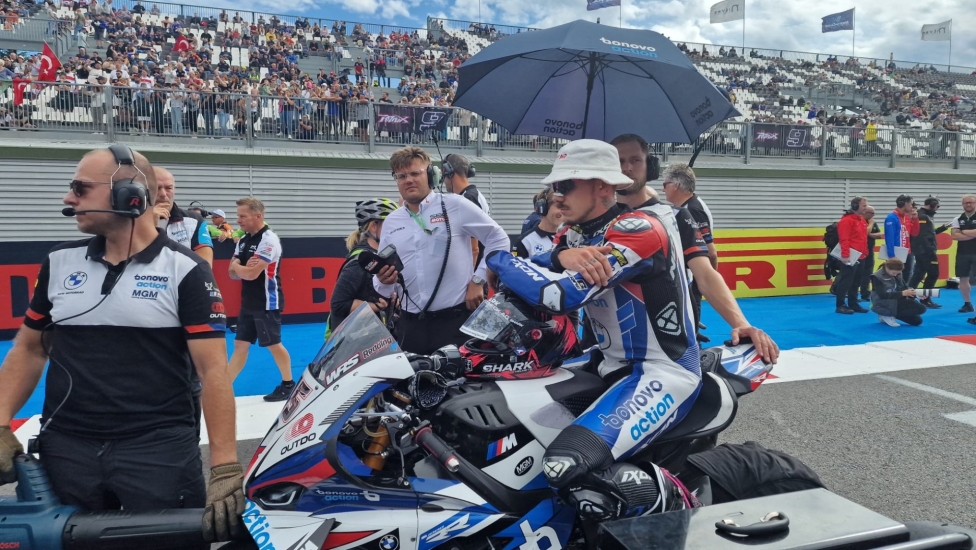 WSBK: Bulega-Petrucci: Ducati spara la doppietta in Gara 2 a Magny-Cours, 3° Gerloff