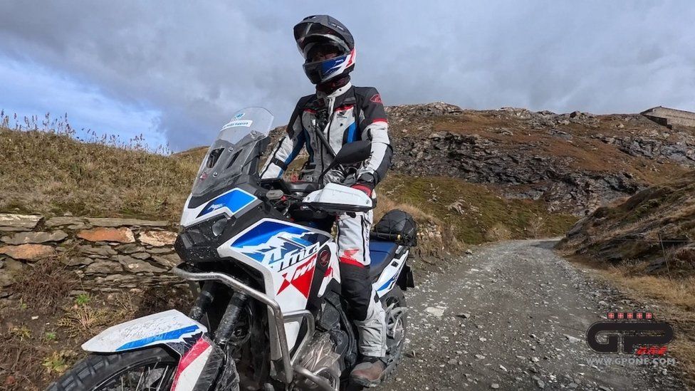 Playtime - Viaggi: Sul Moncenisio con la Honda Africa Twin per assaporare i colori dell'autunno