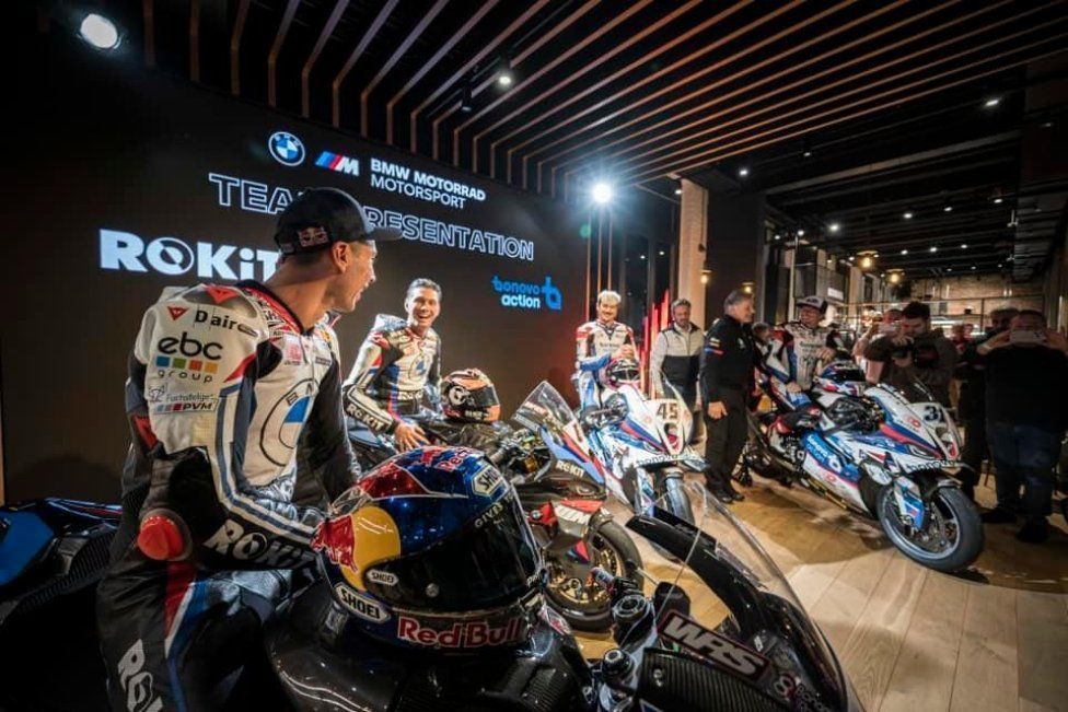 SBK: BMW apre una nuova era svelando le M 1000 RR di Razgatlioglu e van der Mark