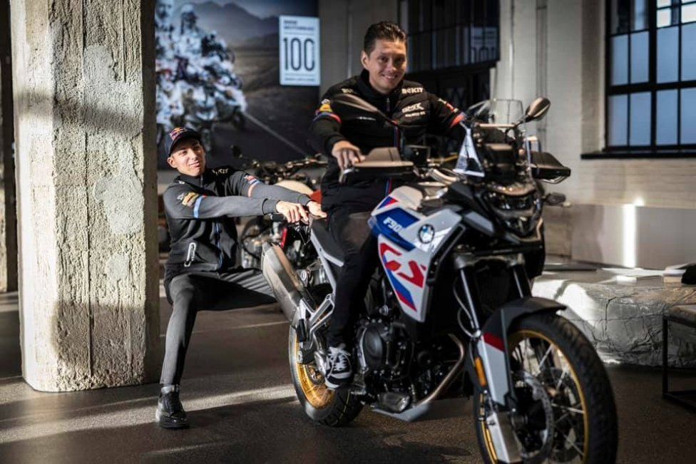 SBK: BMW apre una nuova era svelando le M 1000 RR di Razgatlioglu e van der Mark