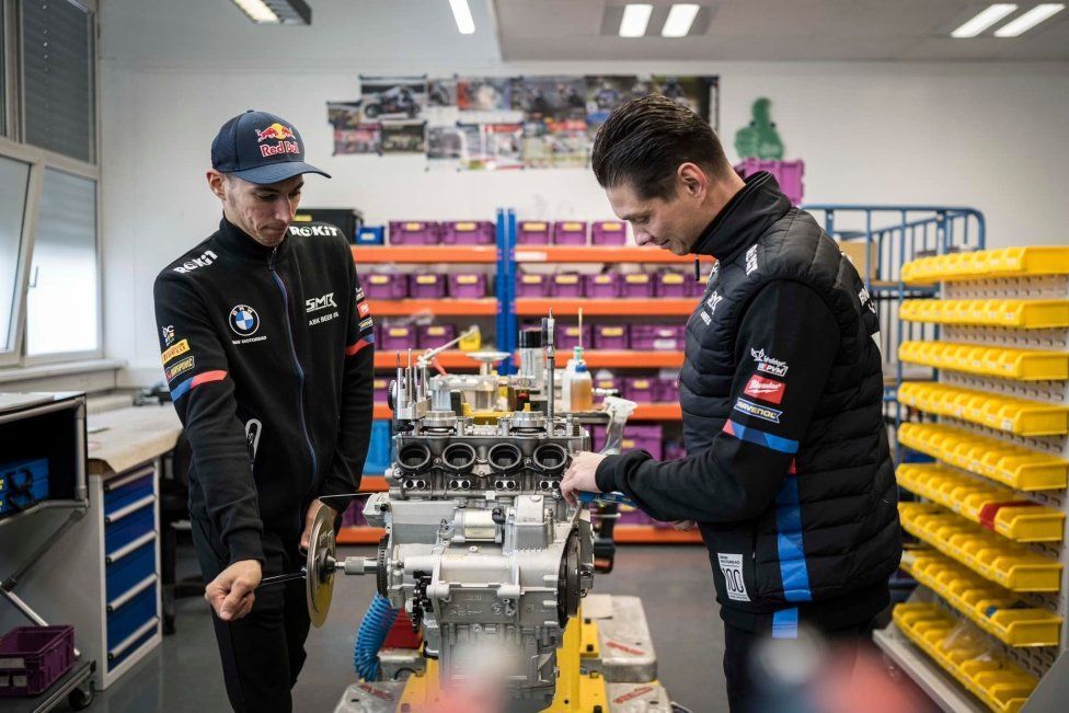 SBK: BMW apre una nuova era svelando le M 1000 RR di Razgatlioglu e van der Mark