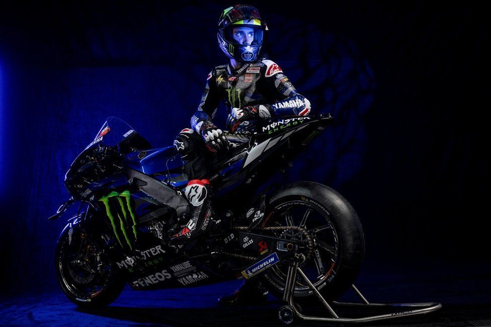 MotoGP: A Sepang Quartararo e Rins svelano la livrea Yamaha 2024
