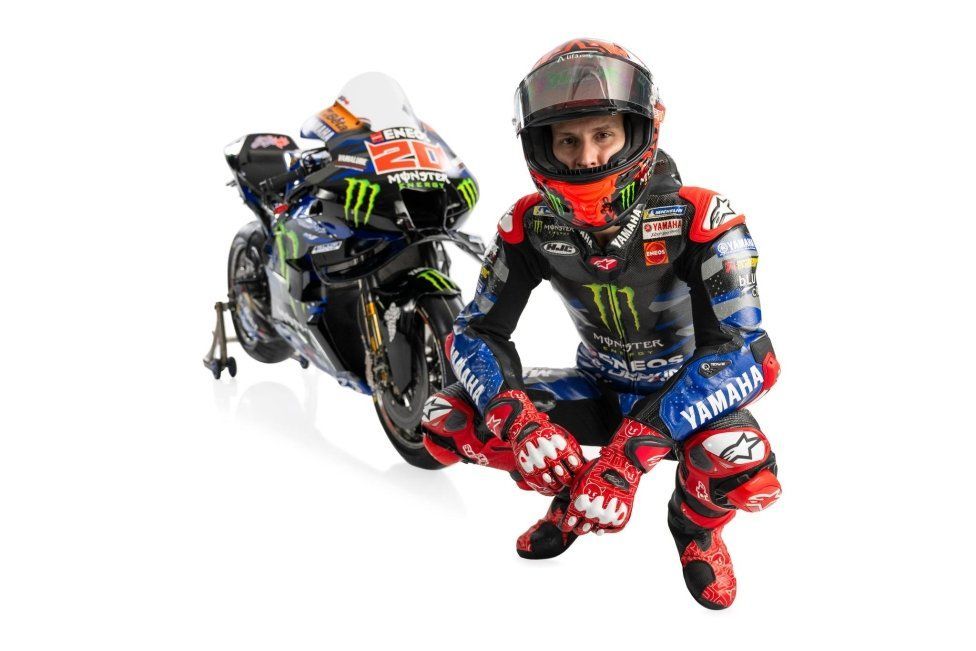 MotoGP: A Sepang Quartararo e Rins svelano la livrea Yamaha 2024