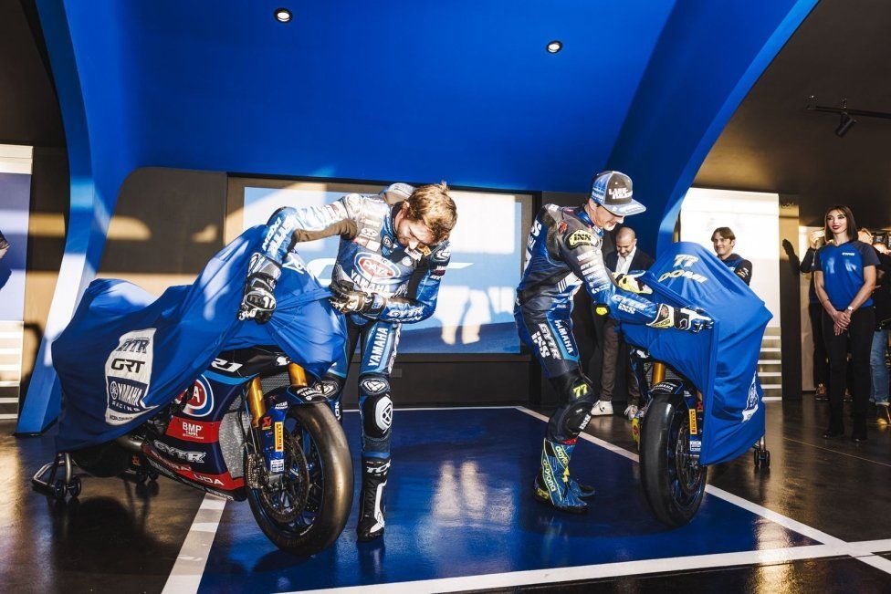 SBK: Gardner ed Aegerter svelano la Yamaha R1 di GRT a Misano