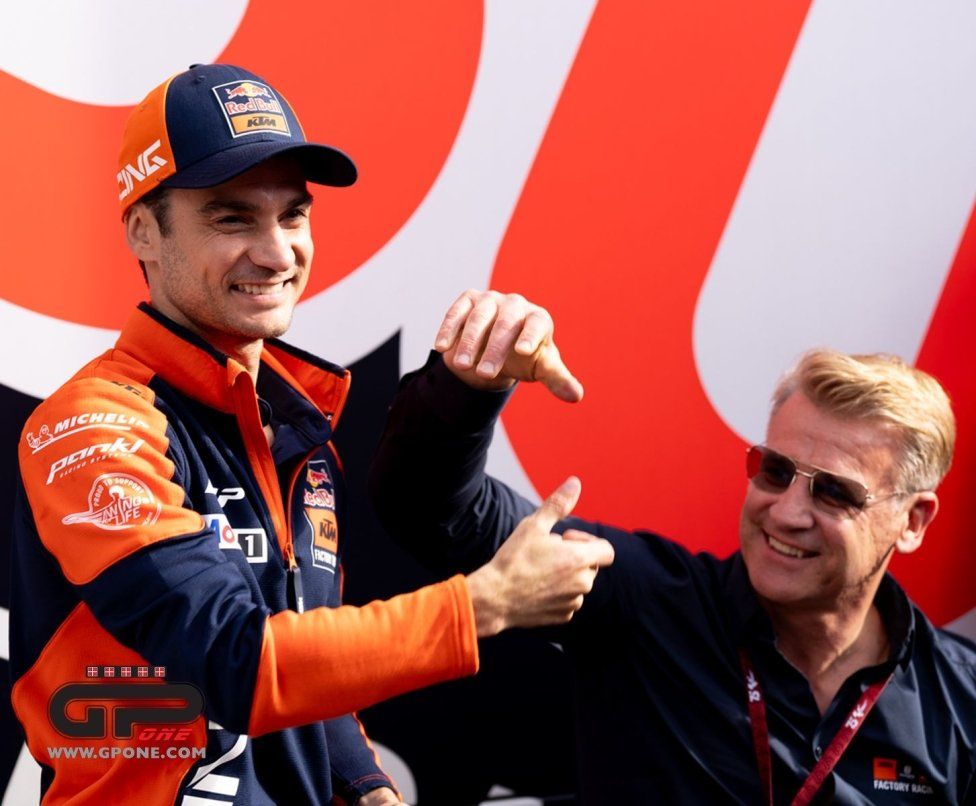 MotoGP: KTM celebra il podio di Pedrosa nella sprint nel paddock, ecco le immagini