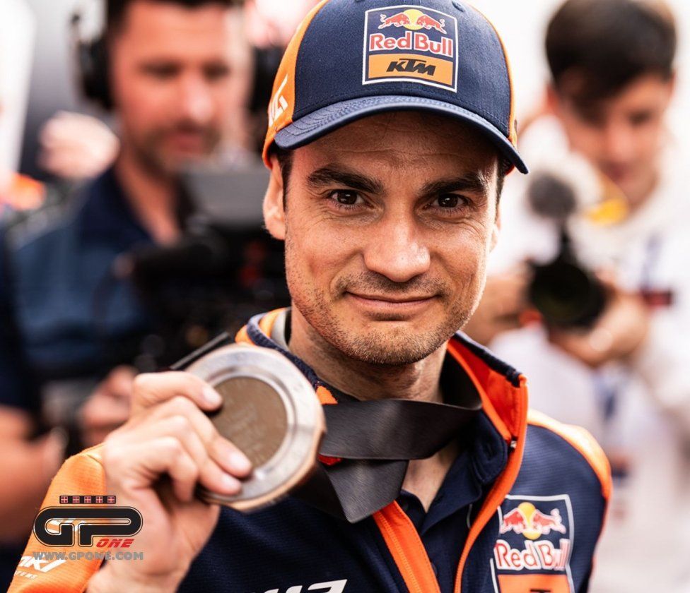MotoGP: KTM celebra il podio di Pedrosa nella sprint nel paddock, ecco le immagini
