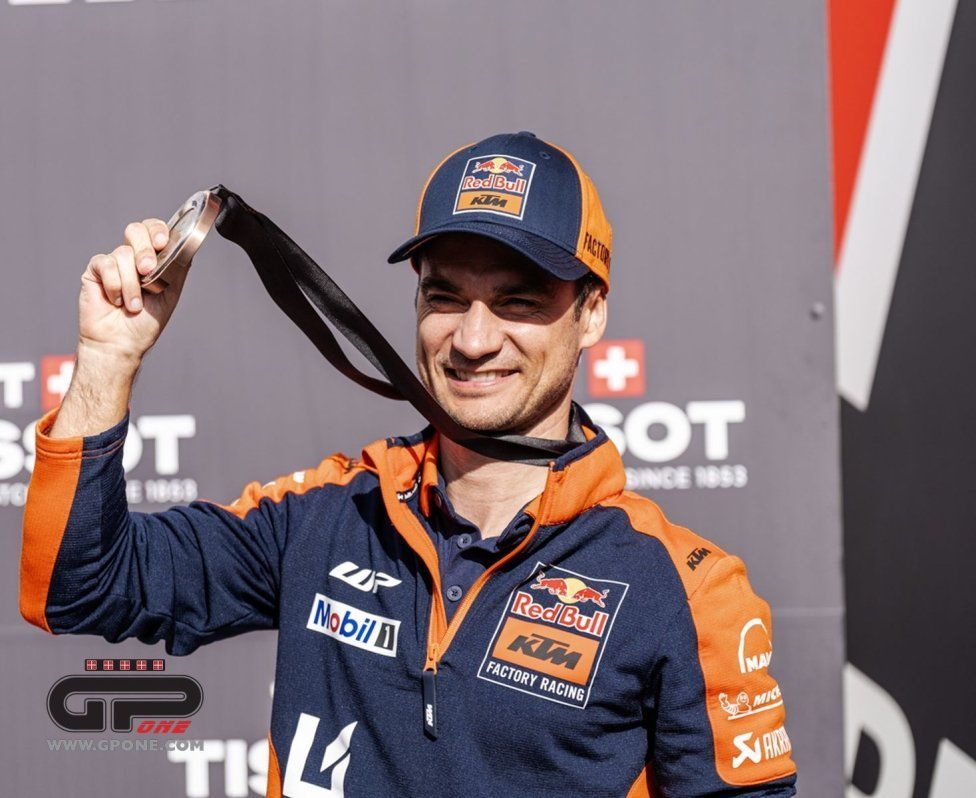 MotoGP: KTM celebra il podio di Pedrosa nella sprint nel paddock, ecco le immagini