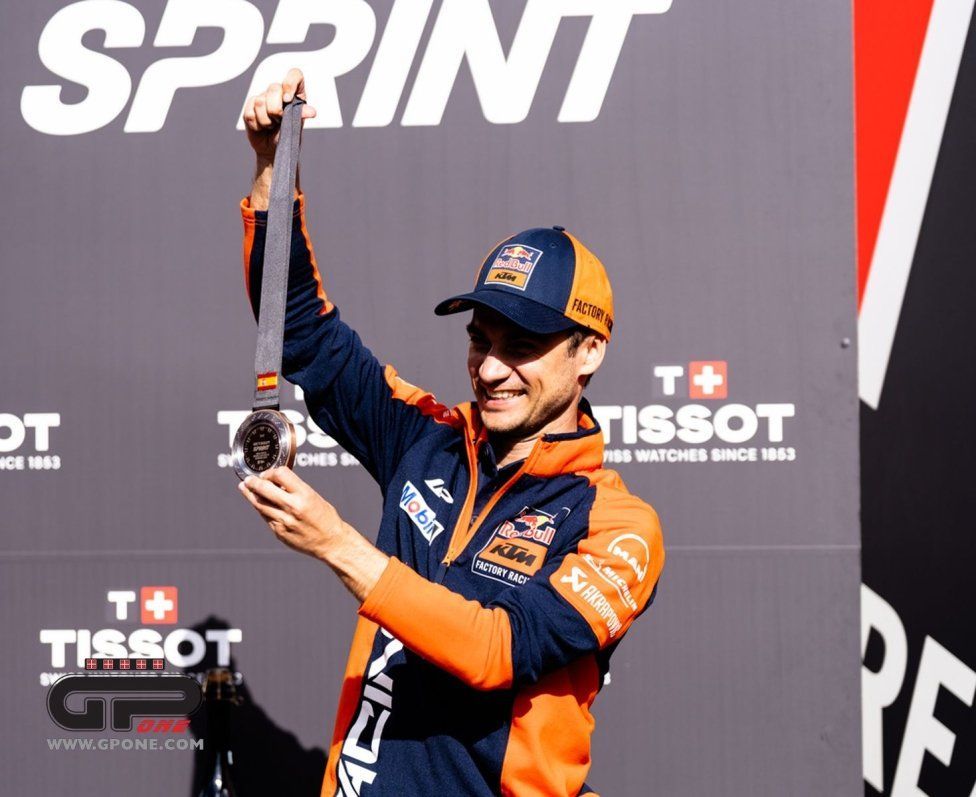 MotoGP: KTM celebra il podio di Pedrosa nella sprint nel paddock, ecco le immagini