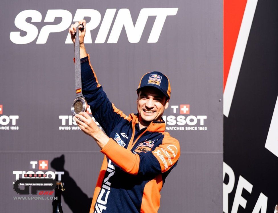MotoGP: KTM celebra il podio di Pedrosa nella sprint nel paddock, ecco le immagini