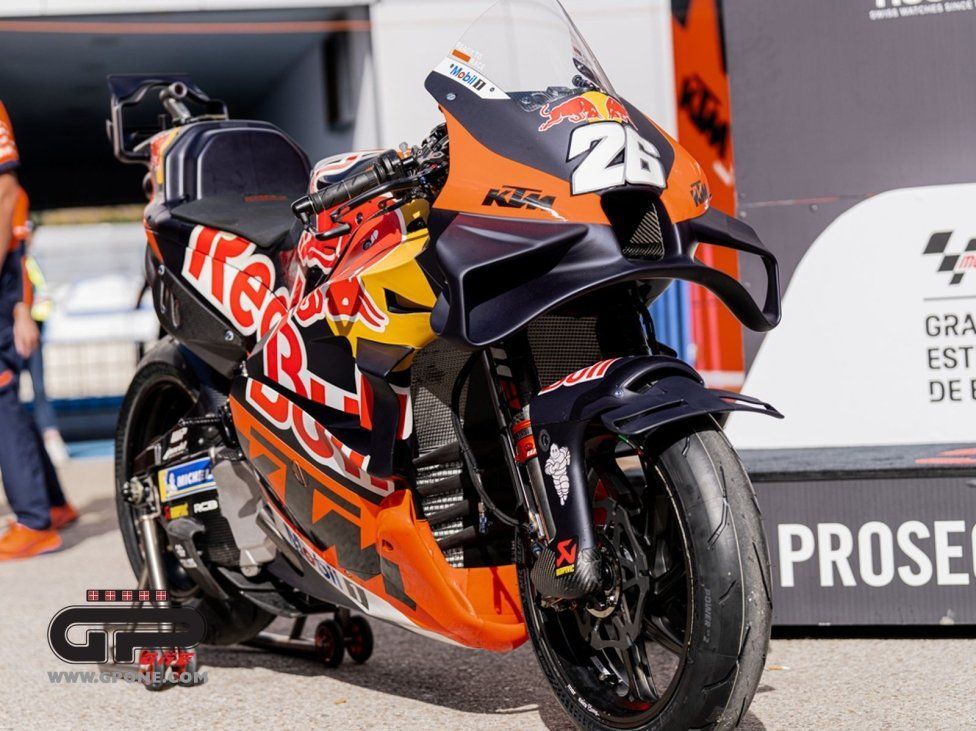 MotoGP: KTM celebra il podio di Pedrosa nella sprint nel paddock, ecco le immagini