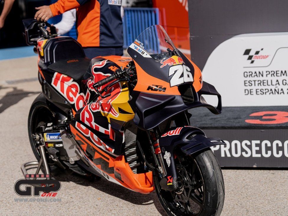 MotoGP: KTM celebra il podio di Pedrosa nella sprint nel paddock, ecco le immagini