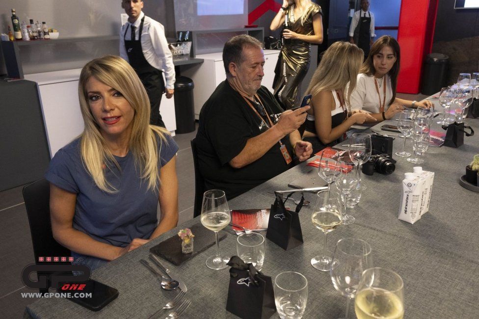 MotoGP: Master of Hospitality:  l'esuberanza di Randy Mamola ai fornelli di Alpinestar
