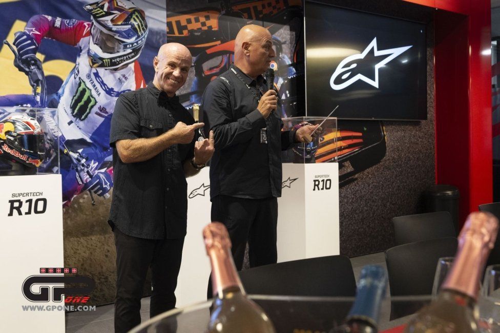 MotoGP: Master of Hospitality:  l'esuberanza di Randy Mamola ai fornelli di Alpinestar