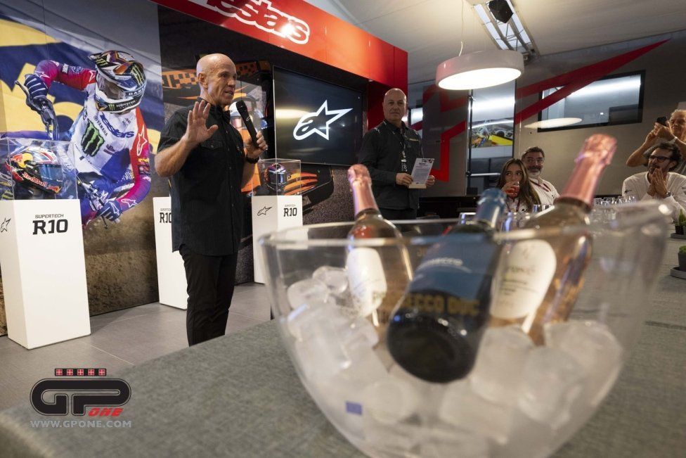 MotoGP: Master of Hospitality:  l'esuberanza di Randy Mamola ai fornelli di Alpinestar
