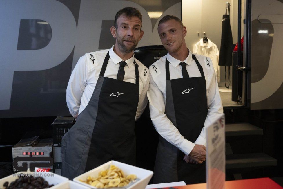 MotoGP: Master of Hospitality:  l'esuberanza di Randy Mamola ai fornelli di Alpinestar