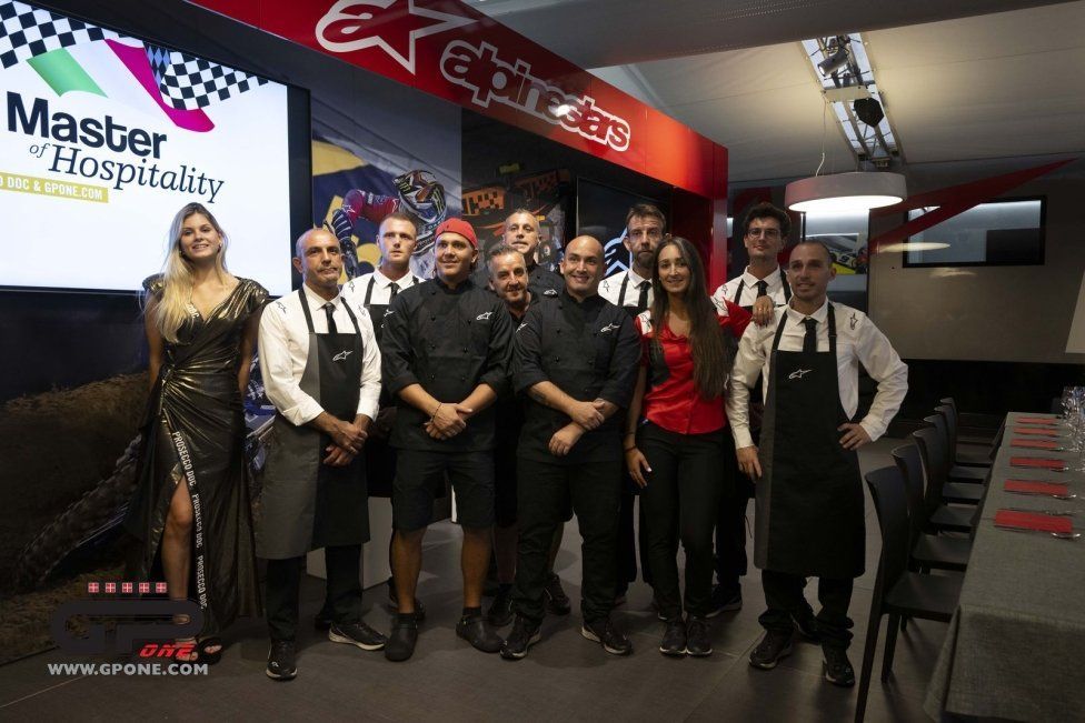 MotoGP: Master of Hospitality:  l'esuberanza di Randy Mamola ai fornelli di Alpinestar