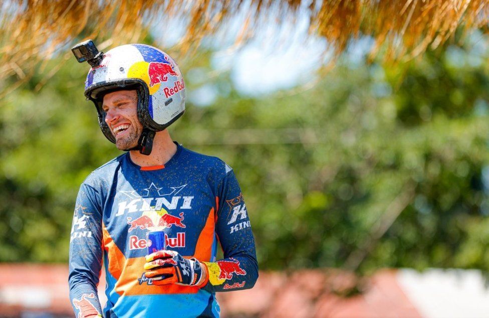 MotoGP: VIDEO E FOTO - Binder e Miller si sfidano su delle 'bighe a motore'